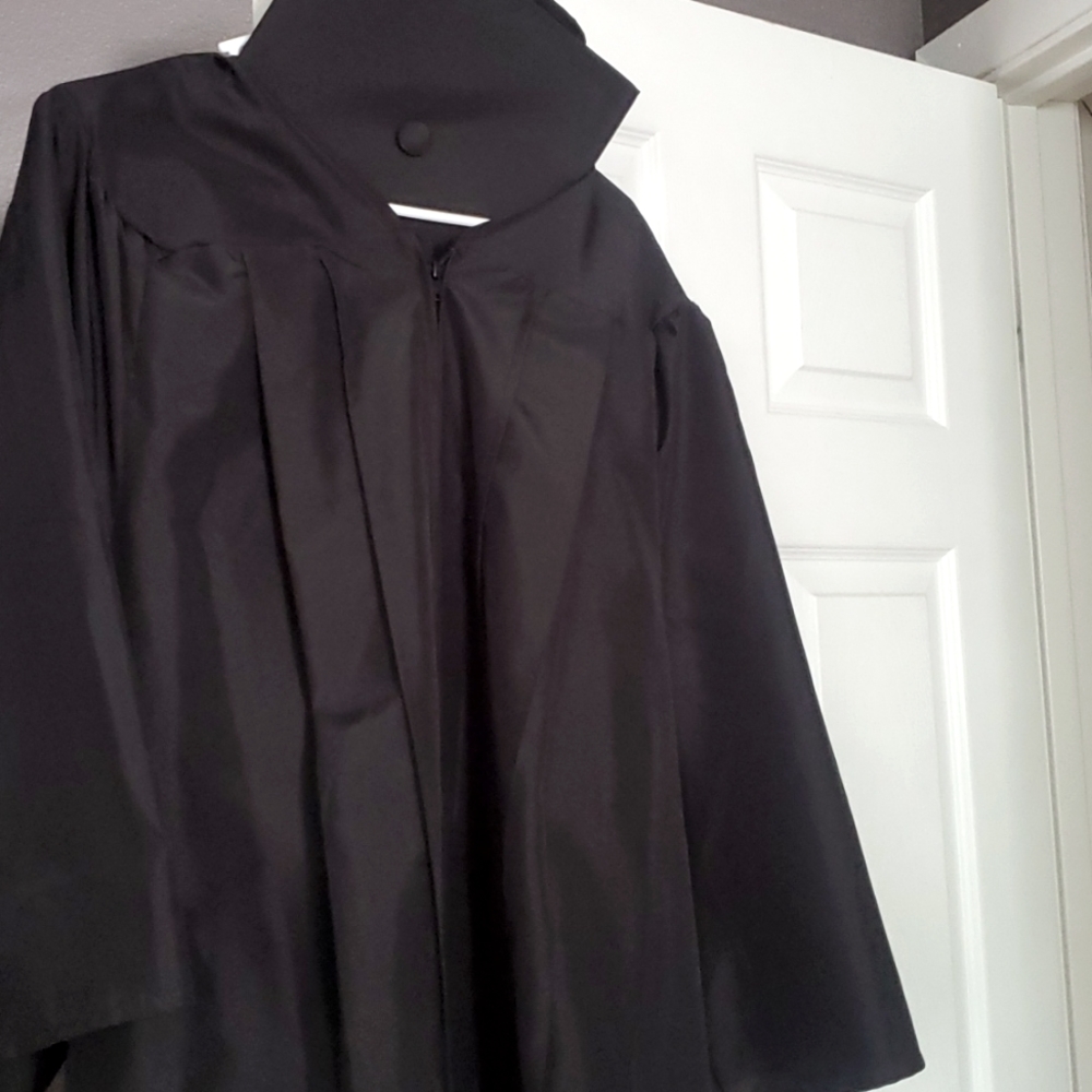 Black cap and gown NWT
